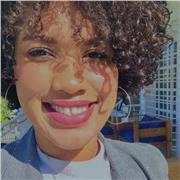 Profesora de dibujo, arte y estética ofrece clases